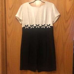 Vintage Mod Black & White Knee-length Floral Contrast Short Sleeve Dress